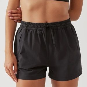 Outdoor Voices Doing Things 2.5" Shorts Size XS NWT